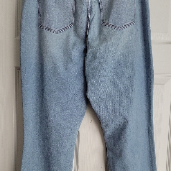Old Navy Women's High Rise Wow Straight Jeans - Picture 7 of 12